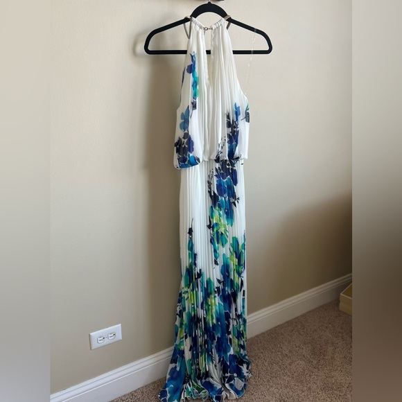 White Floral Dress - Picture 3 of 6